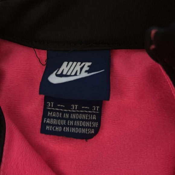 Nike athletic top and bottom set - Picture 2 of 2